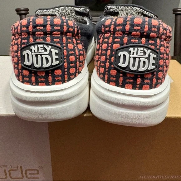 Hey Dude Misty Rise Black Palm - Picture 2 of 4